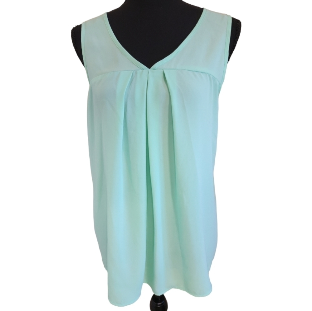 BEE STITCHED flowy sleeveless V-neck blouse mint green size medium